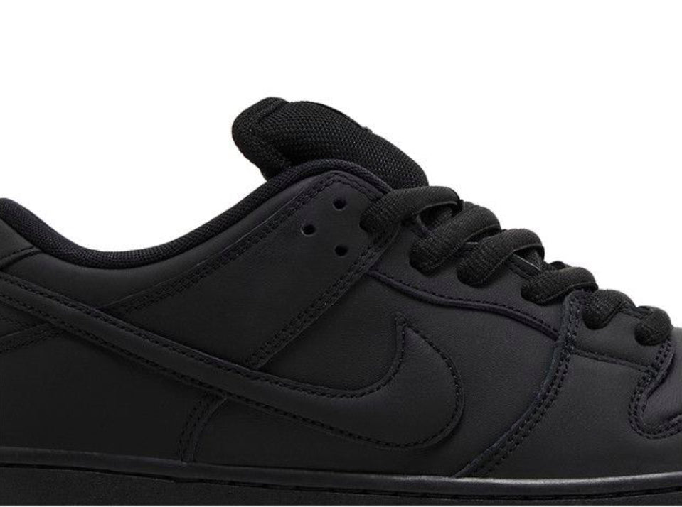 Dunk Low SB Pro Triple Black