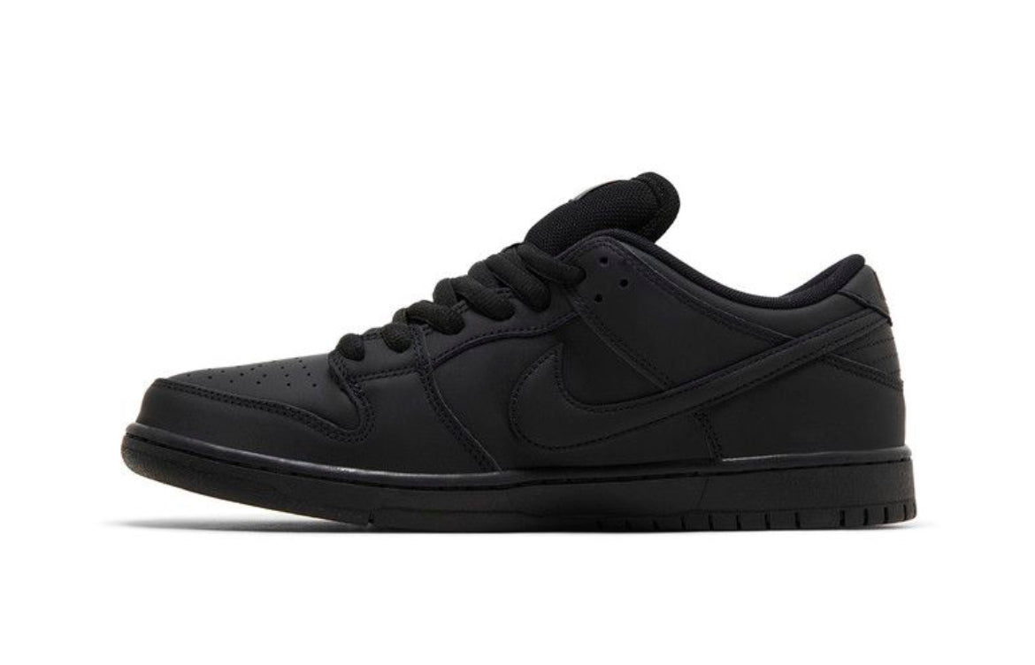 Dunk Low SB Pro Triple Black