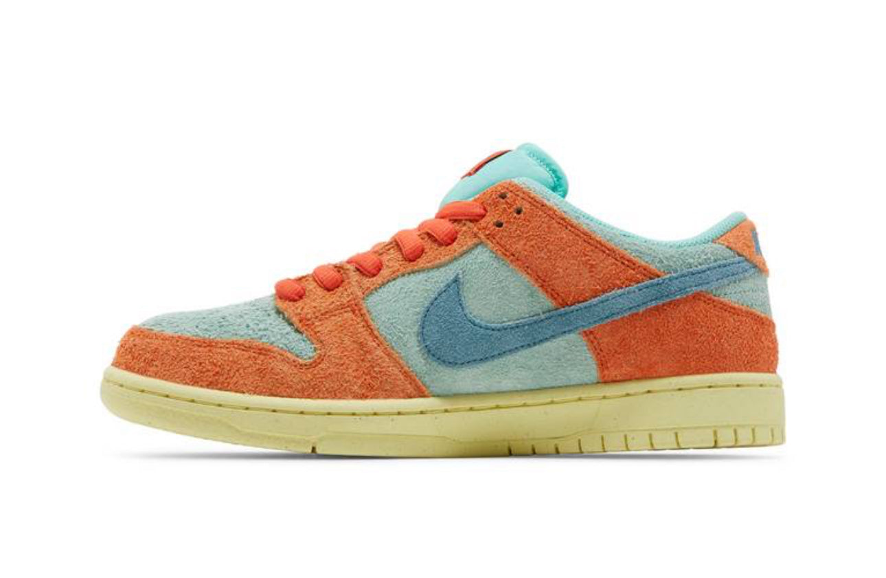 SB Dunk Low Naranja Esmeralda Rise