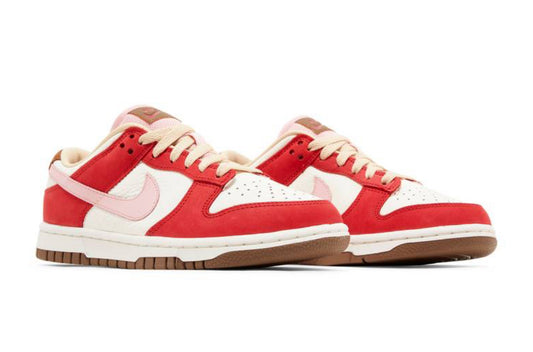Dunk Low Sail y Sport Red “Bacon”